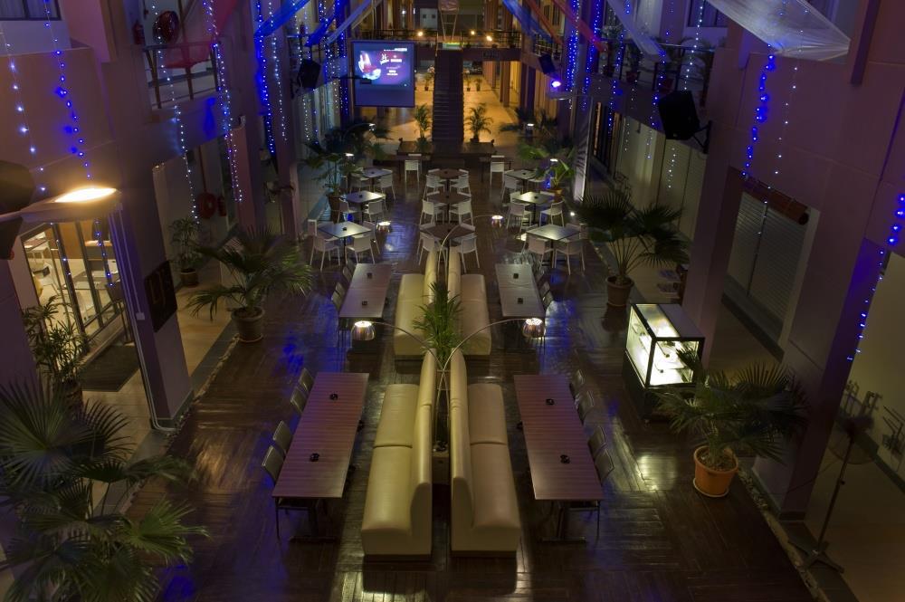 Gloria Swiss Hotel & Apartment サンダカン レストラン 写真