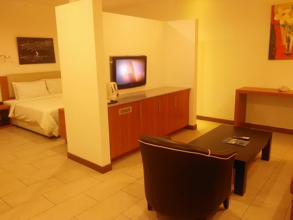 Gloria Swiss Hotel & Apartment サンダカン エクステリア 写真